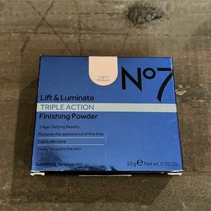 No. 7 Lift & Luminate Triple Action Finishing Powder, Light/Medium